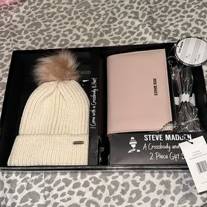 Steve Madden 2 piece gift set